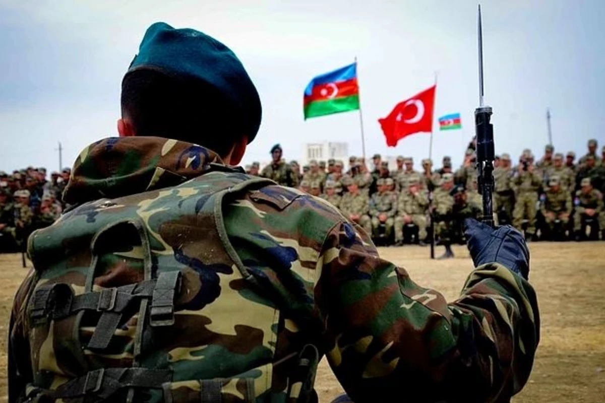 Milli qəhraman Rövşən Əkbərov: İlham Əliyevin əmrini yerinə yetirməyə hazırıq Milli qəhraman Rövşən Əkbərov: İlham Əliyevin əmrini yerinə yetirməyə hazırıq