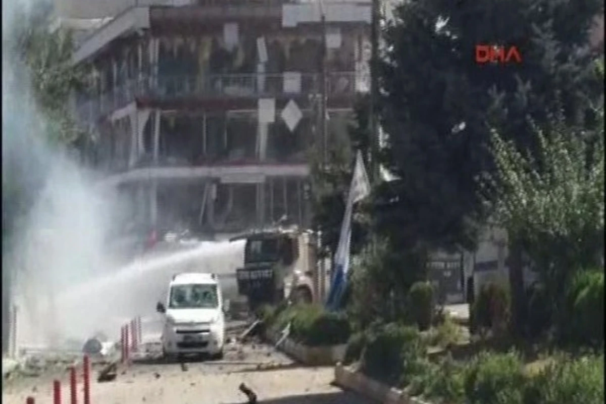 Türkiyədə güclü partlayış: 19 yaralı var (VIDEO/FOTO) Türkiyədə güclü partlayış: 19 yaralı var (VIDEO/FOTO)
