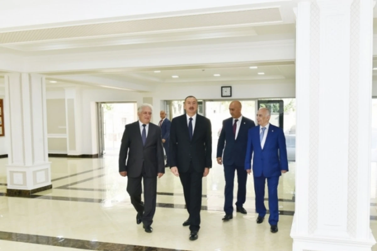 İlham Əliyev məktəbə getdi - FOTO