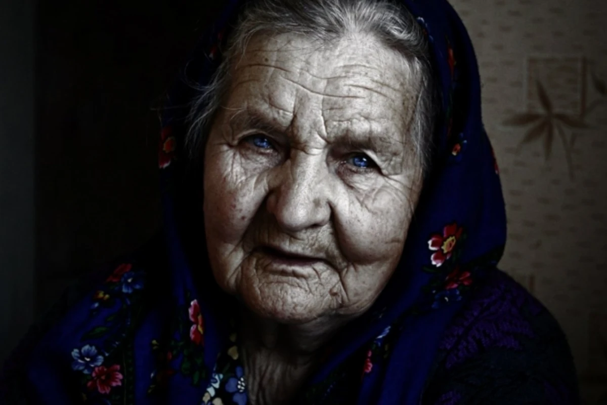 83-летняя азербайджанка не может покинуть Украину
