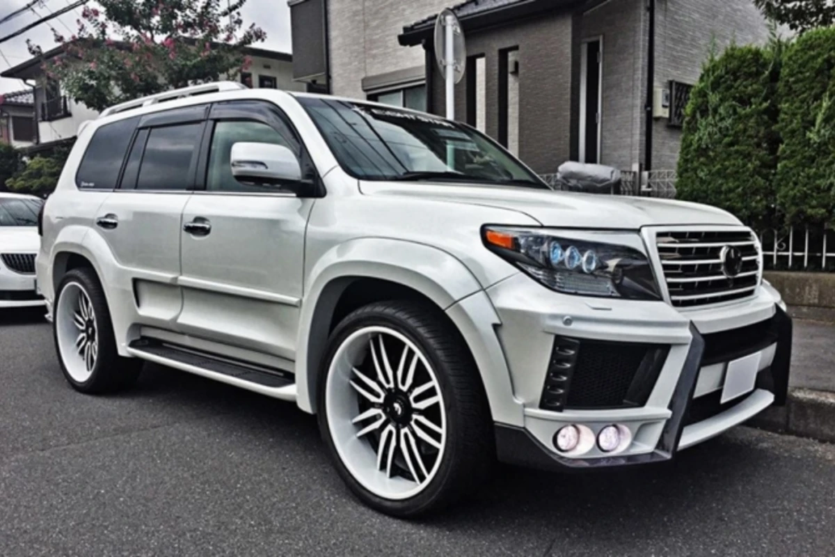 Из Toyota Land Cruiser 200 сделали стильный городской внедорожник (видео) Из Toyota Land Cruiser 200 сделали стильный городской внедорожник (видео)