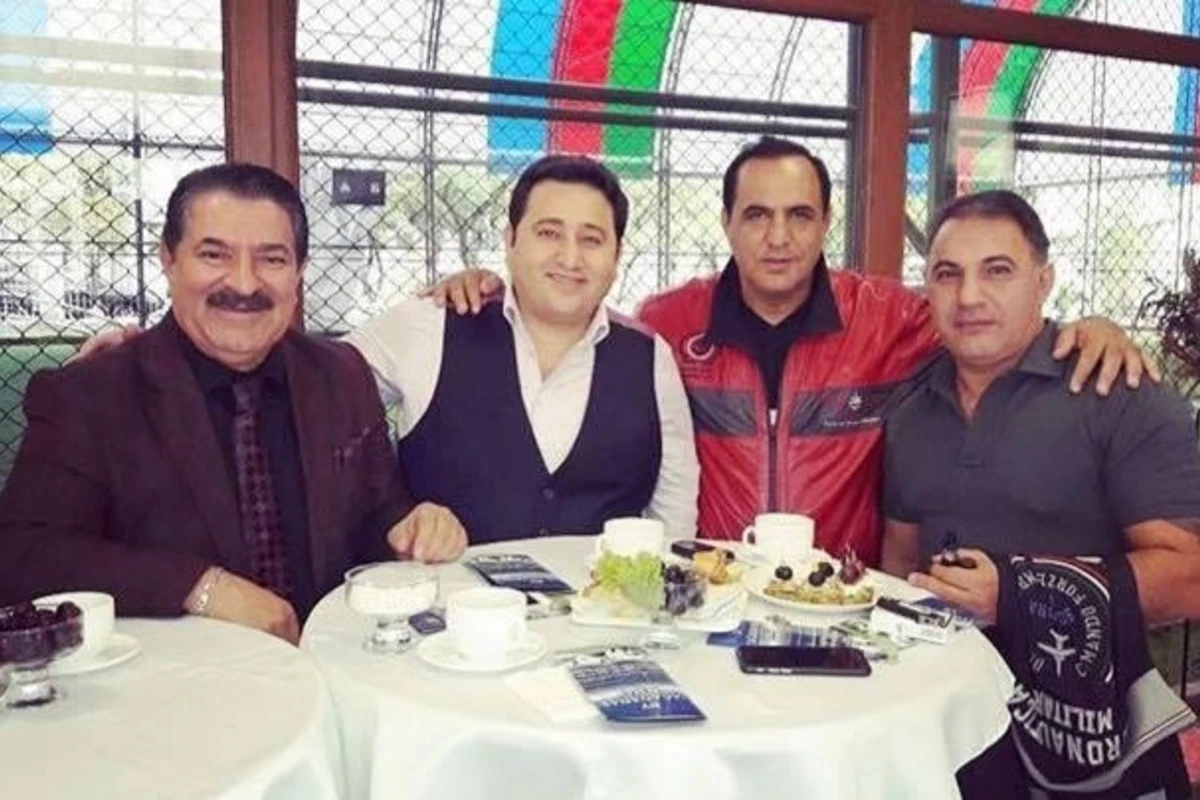 Ağadadaş Ağayev futbol meydançası açdı (FOTO) Ağadadaş Ağayev futbol meydançası açdı (FOTO)