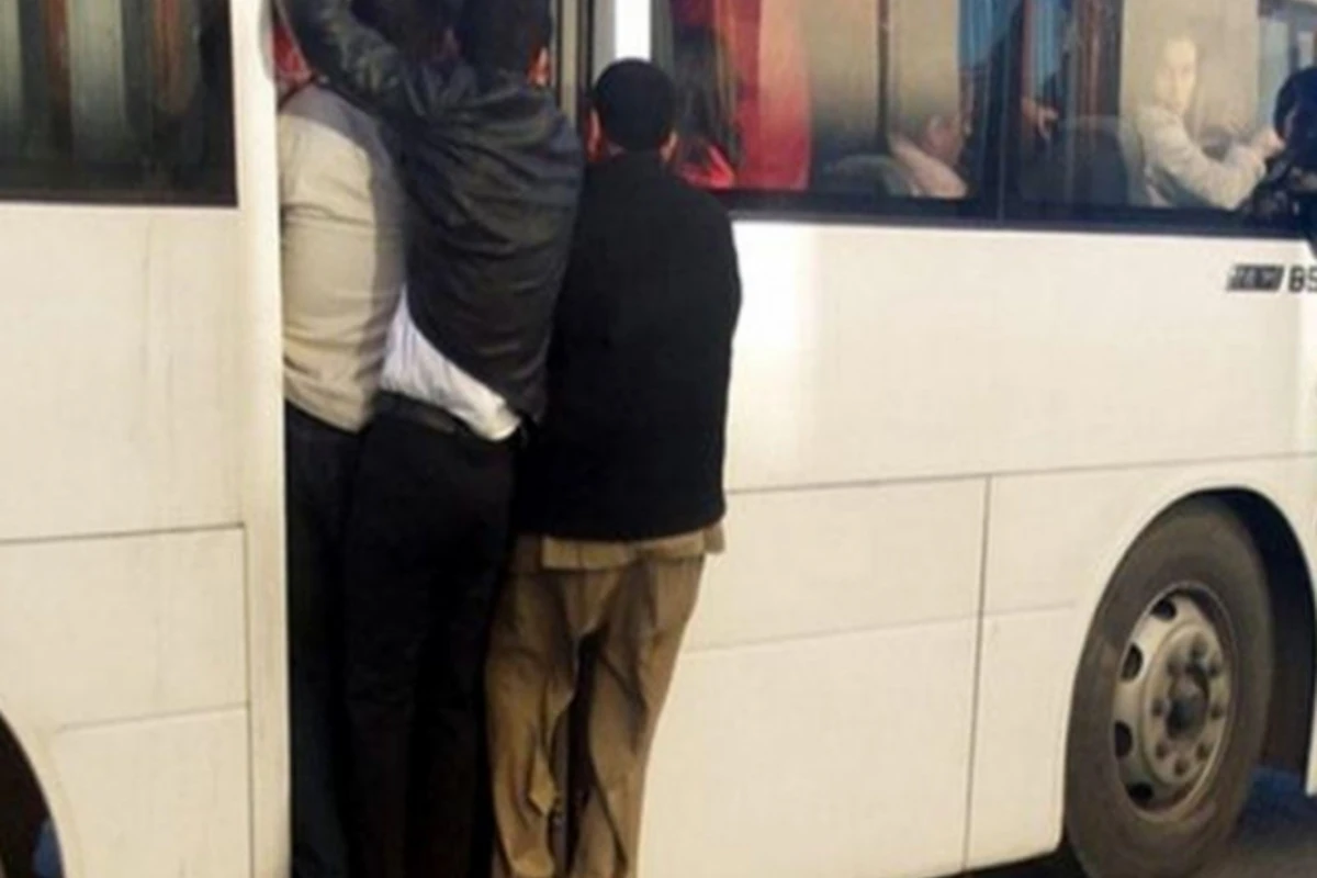 Bakıda avtobusda BƏDBƏXT HADİSƏ Bakıda avtobusda BƏDBƏXT HADİSƏ