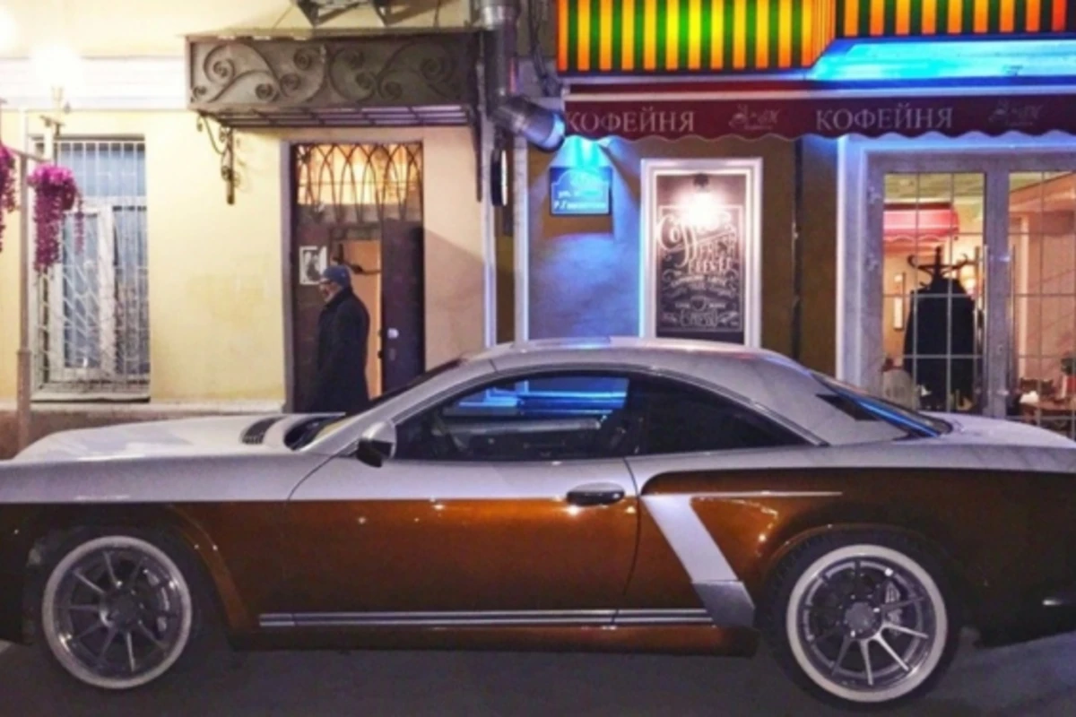 500-сильная Волга ГАЗ-21, созданная на базе купе Mercedes-Benz CL 55 AMG (фото) 500-сильная Волга ГАЗ-21, созданная на базе купе Mercedes-Benz CL 55 AMG (фото)