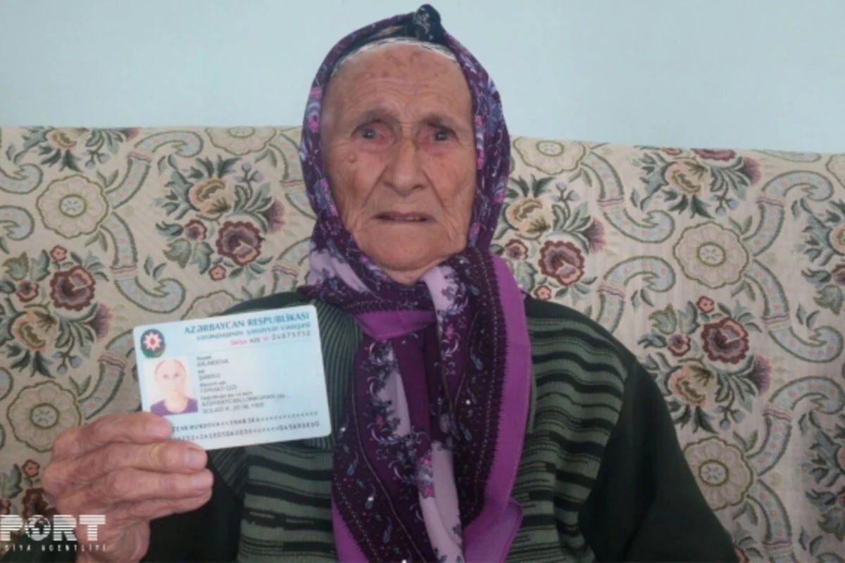 111-летняя жительница приняла участие в выборах (фото)