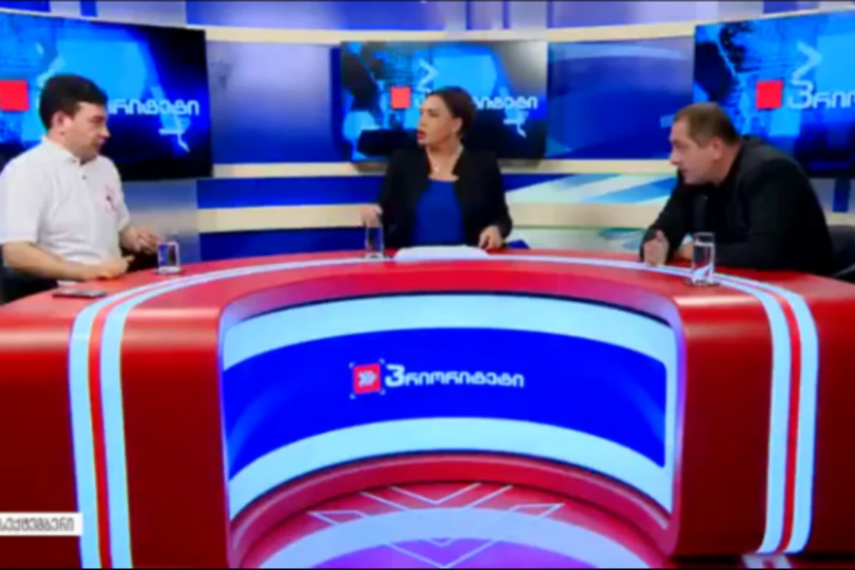 Политики закидали друг друга стаканами в телеэфире (видео) Политики закидали друг друга стаканами в телеэфире (видео)