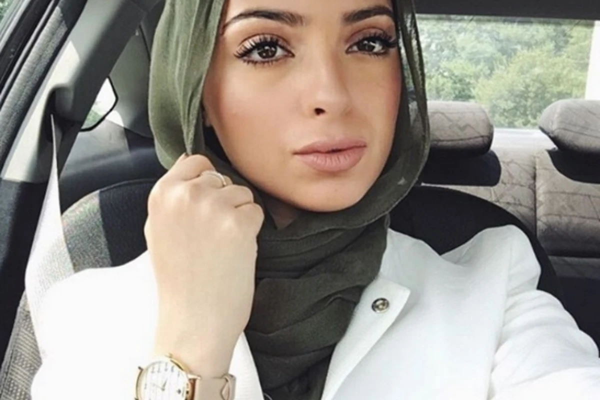 Hicablı müsəlman qadın “Playboy” jurnalında (FOTO) Hicablı müsəlman qadın “Playboy” jurnalında (FOTO)