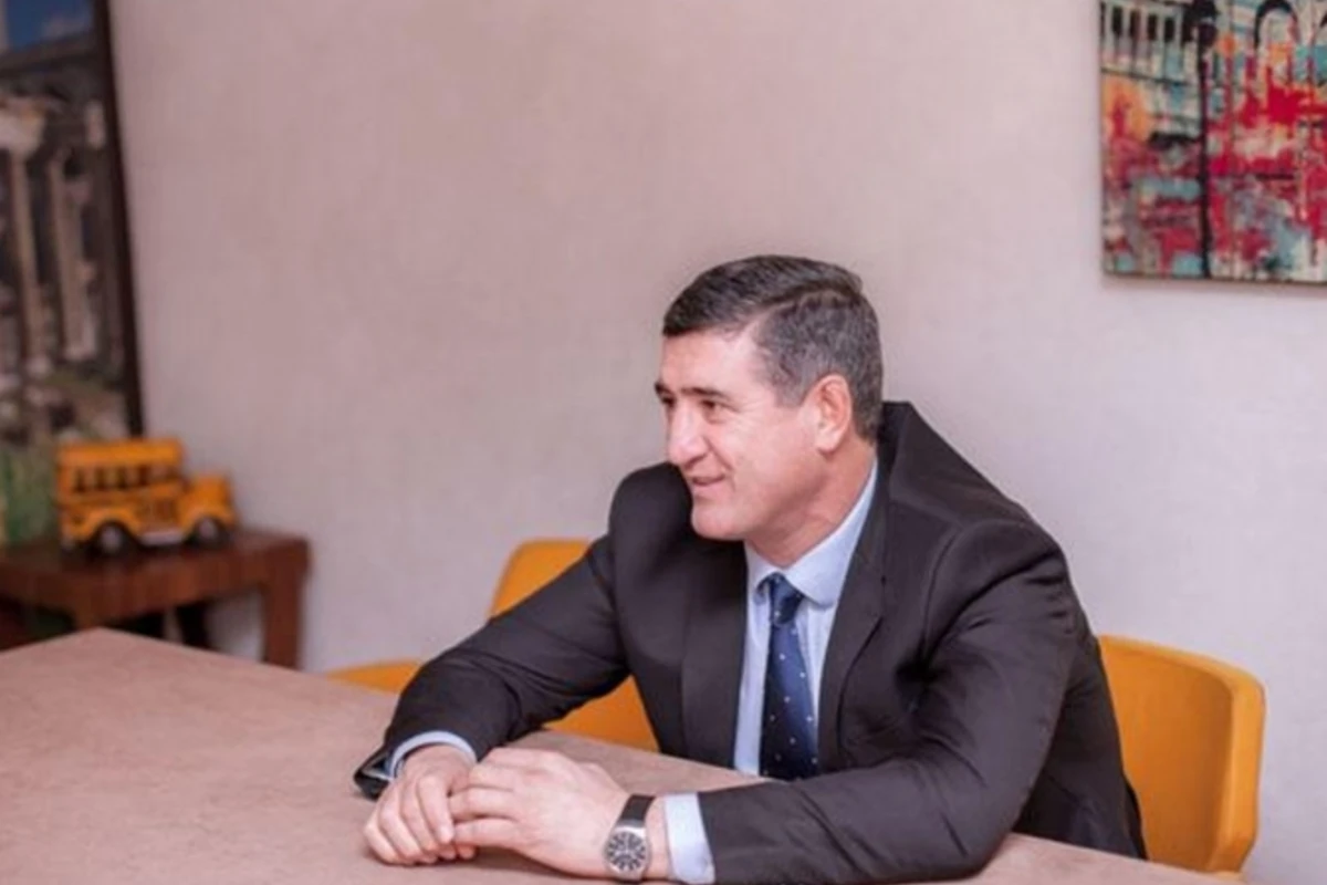 Rüşvətdə ittiham olunan hakim: Sevindiyindən qucağıma tullandı