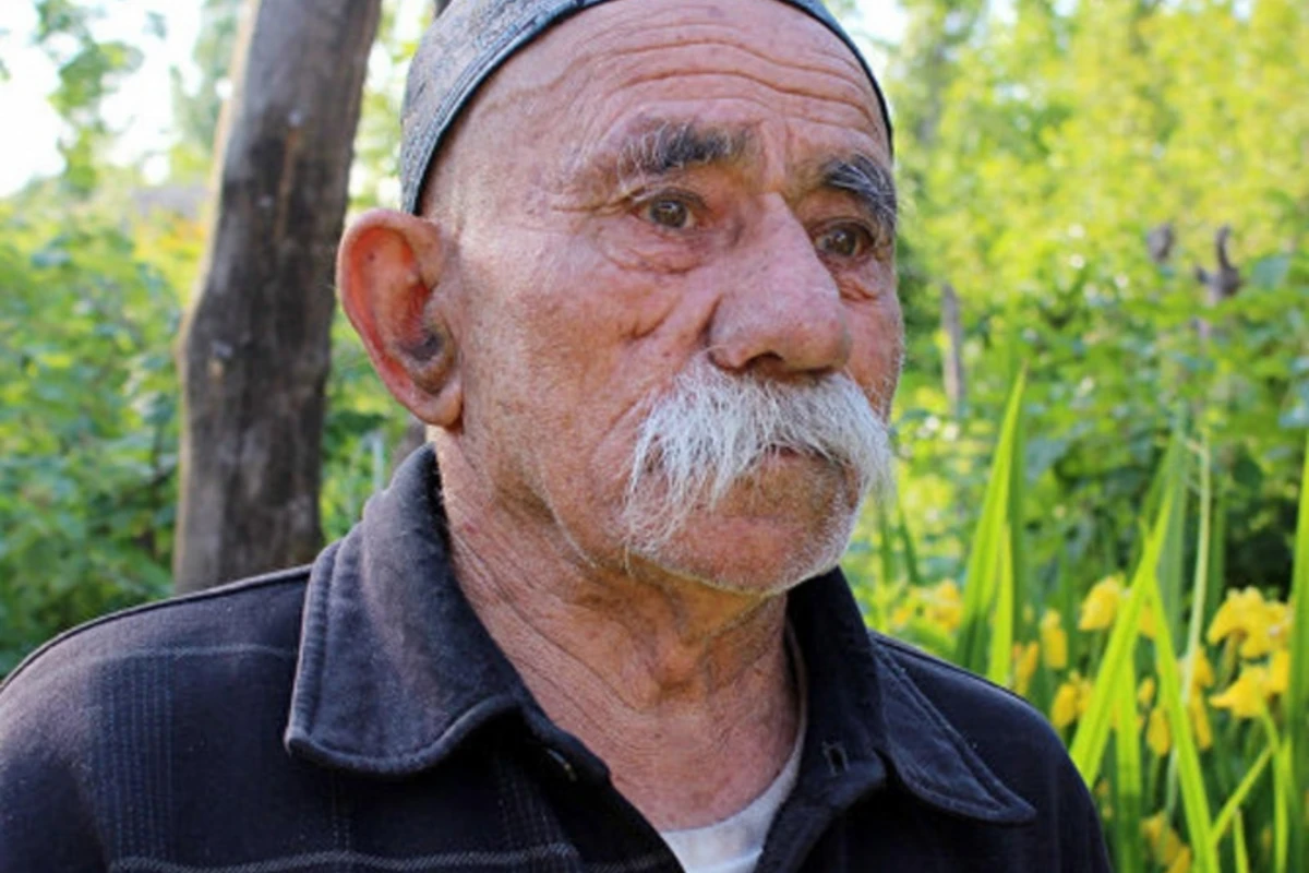 Stalinin qarşısında bığını qırxmayan azərbaycanlı - FOTO