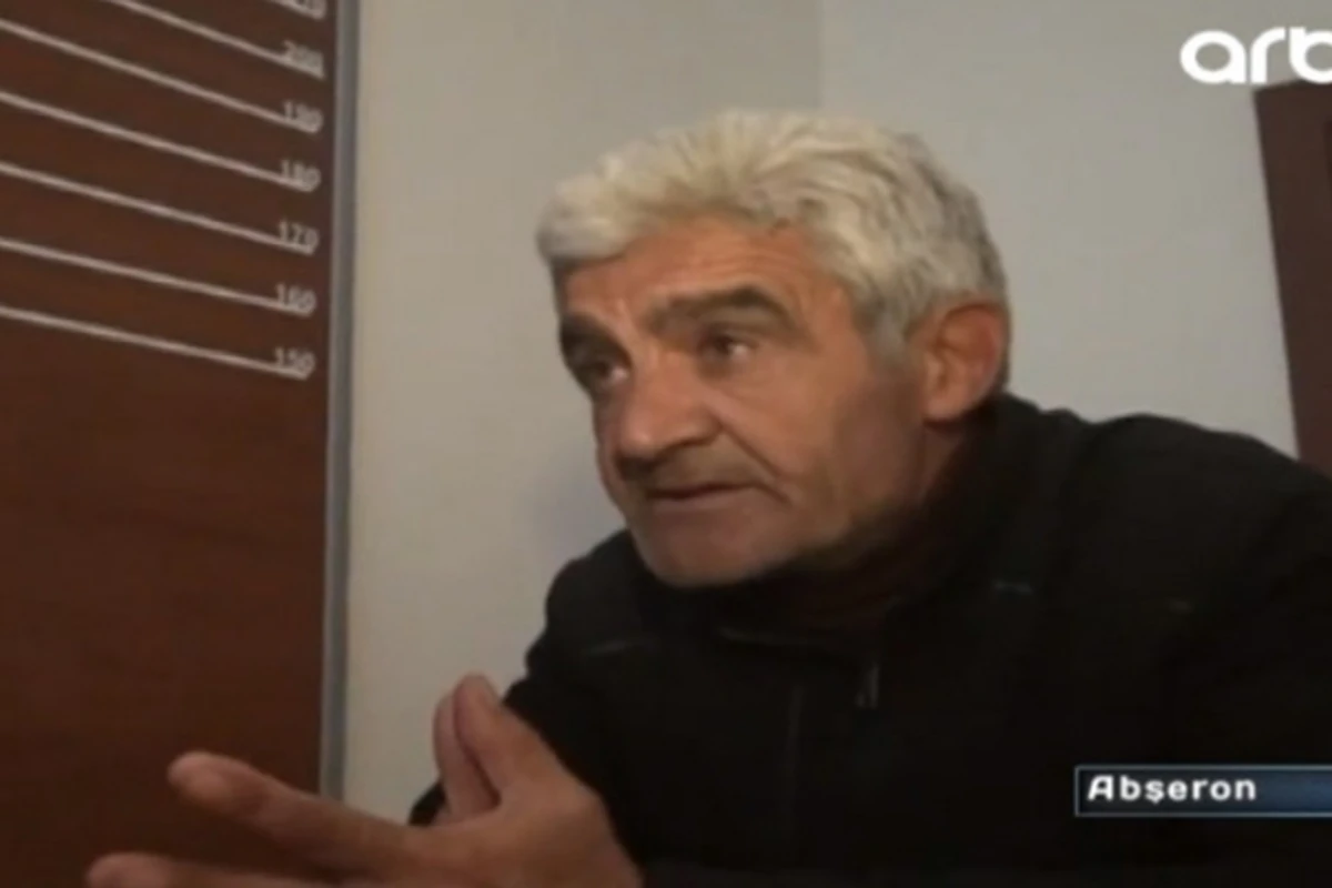 Шок! В Баку мужчина совершил кражу прямо во время намаза (видео)