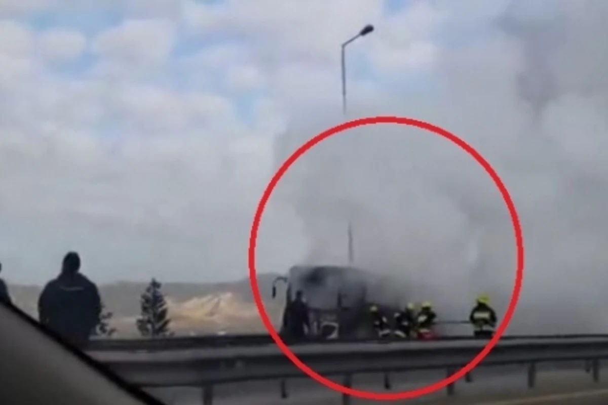 В Баку горит автобус (видео)