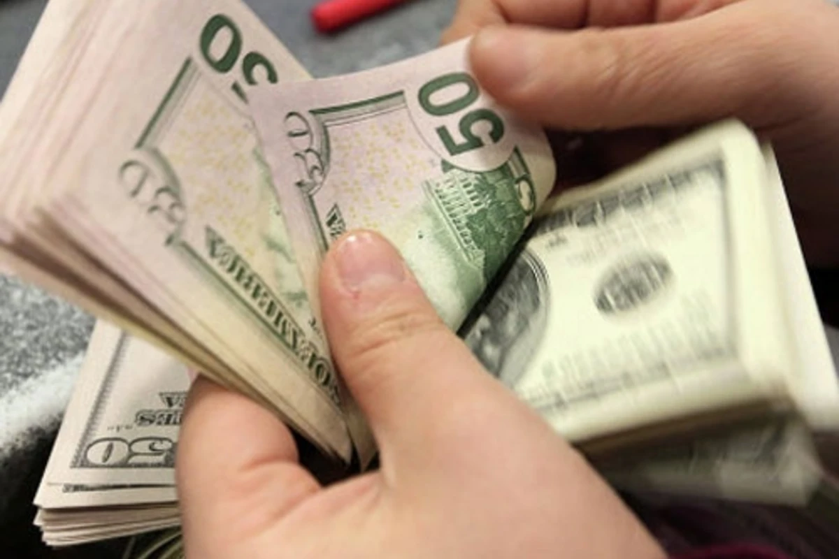 Госкомстат: Среднемесячная зарплата в Азербайджане превышает $305