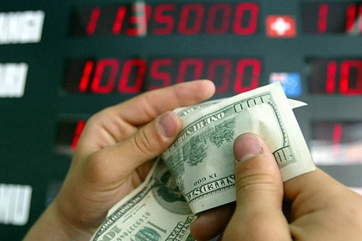 Dolların məzənnəsi açıqlandı: ucuzlaşdı