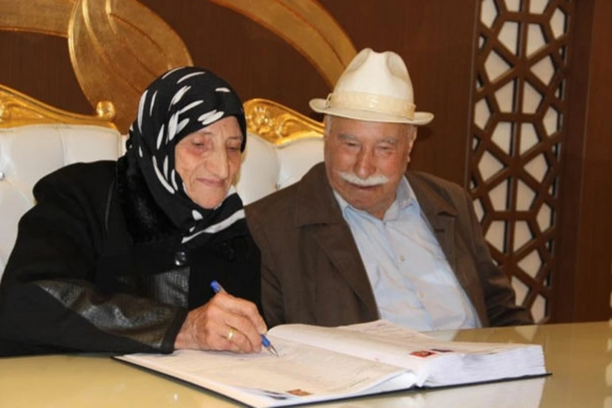 Azərbaycanda qeyri-adi hadisə: 83 yaşlı kişi və 72 yaşlı qadın ailə qurdu Azərbaycanda qeyri-adi hadisə: 83 yaşlı kişi və 72 yaşlı qadın ailə qurdu