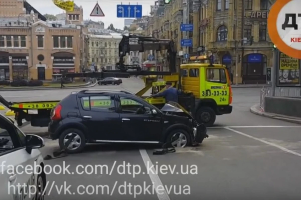 Пьяный азербайджанский дипломат устроил аварию в центре Киева (видео)