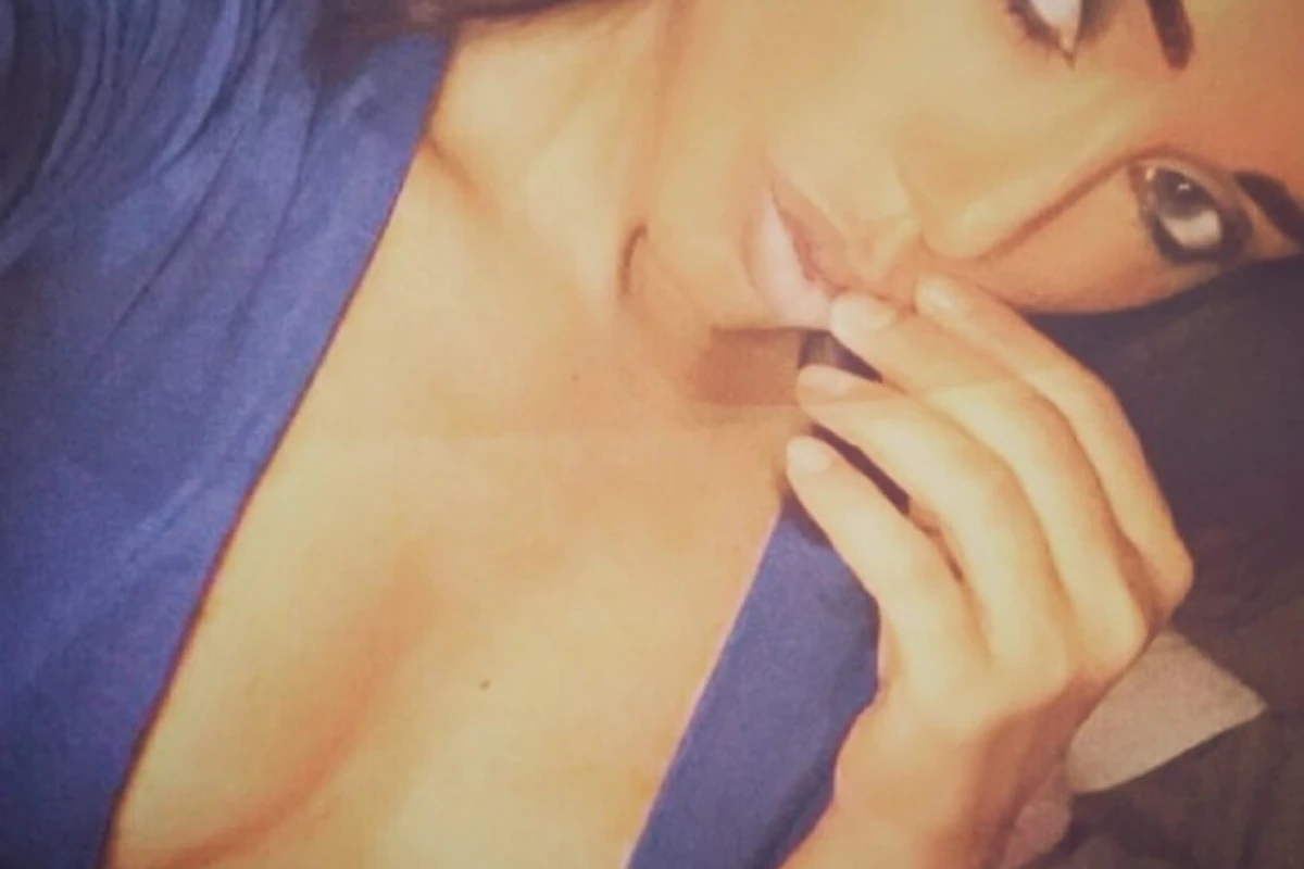 Validə Abbasovadan yeni şəkillər (FOTO) Validə Abbasovadan yeni şəkillər (FOTO)