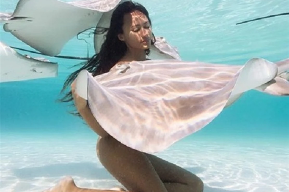 Instagram fenomeni təhlükəli dəniz canlılarıyla (FOTO)