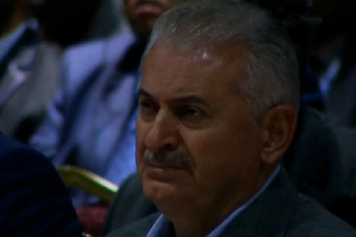 Binəli Yıldırım yenə ağladı (VİDEO) Binəli Yıldırım yenə ağladı (VİDEO)