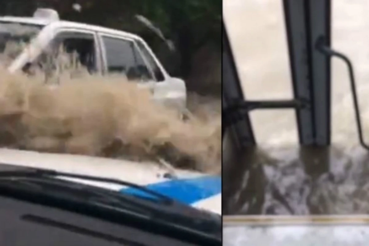 Баку затопило: автобусы и машины плывут по улицам (видео)