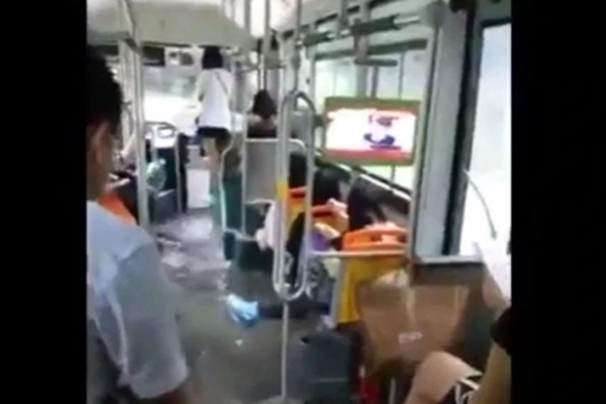 Avtobusda özünü yaxşı aparmayan sərnişinlər ifşa olunacaq: Kamera quraşdırılır Avtobusda özünü yaxşı aparmayan sərnişinlər ifşa olunacaq: Kamera quraşdırılır