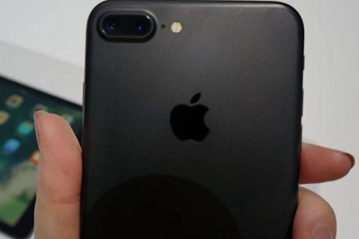 Maraqlı kampaniya: Ad-soyadını dəyişdir, pulsuz iPhone 7 al - FOTO