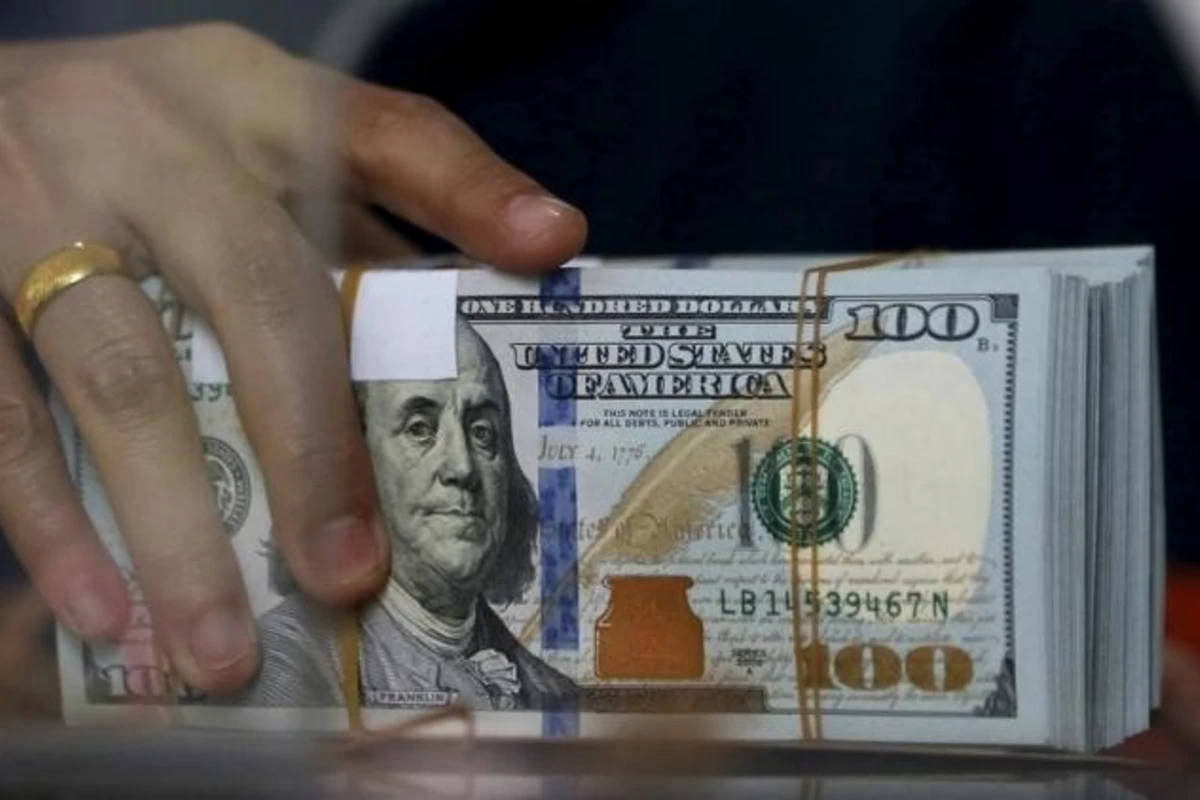 Dollar bahalaşmaya start verdi (RƏSMİ MƏZƏNNƏ)
