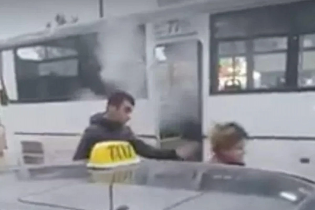 Bakıda avtobus alışdı - VİDEO