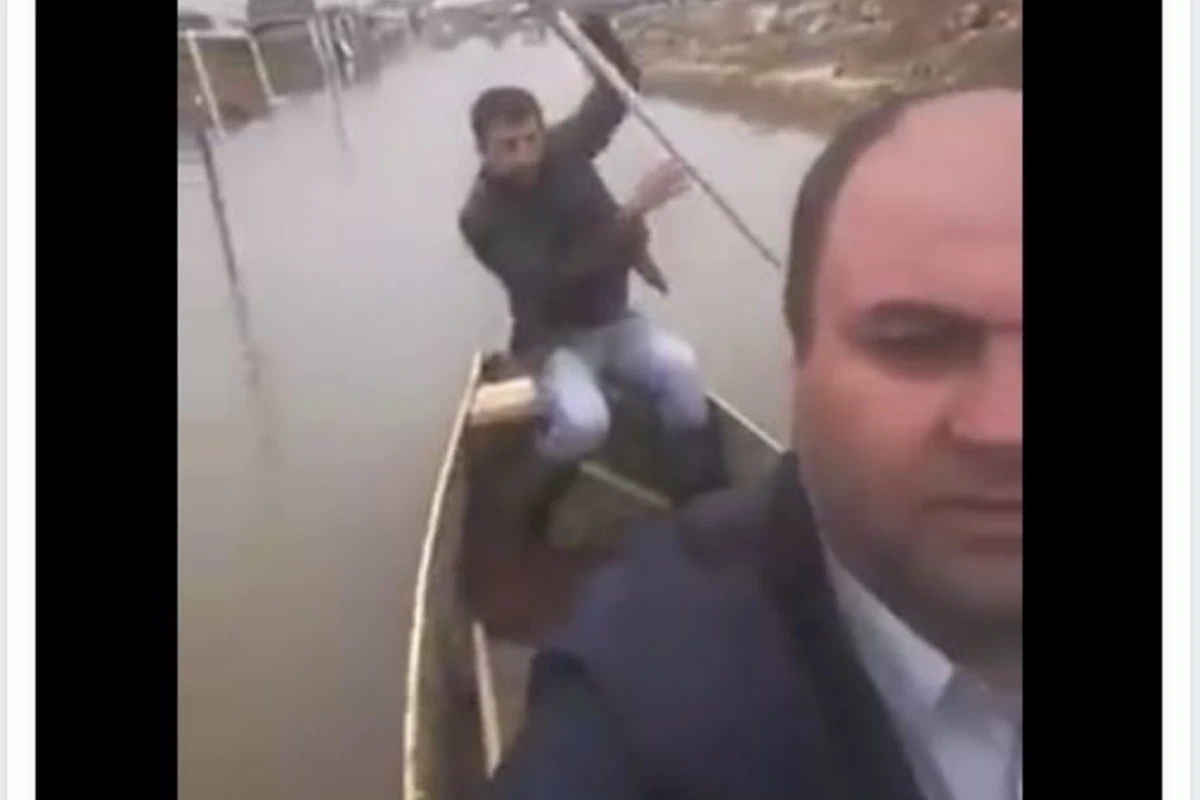 Баладжары под водой: Жители поселка плавают по улицам на лодке (видео)