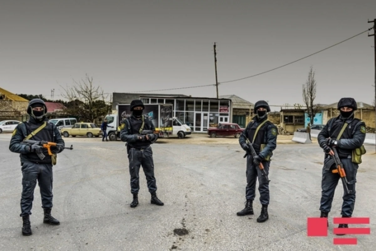 В Баку полиция провела спецоперацию В Баку полиция провела спецоперацию