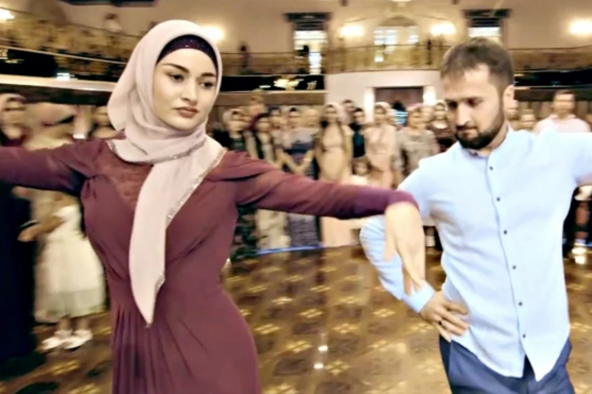 Çeçenistanda qadağa - Toyda qıza yaxınlaşmaq olmaz (VİDEO)