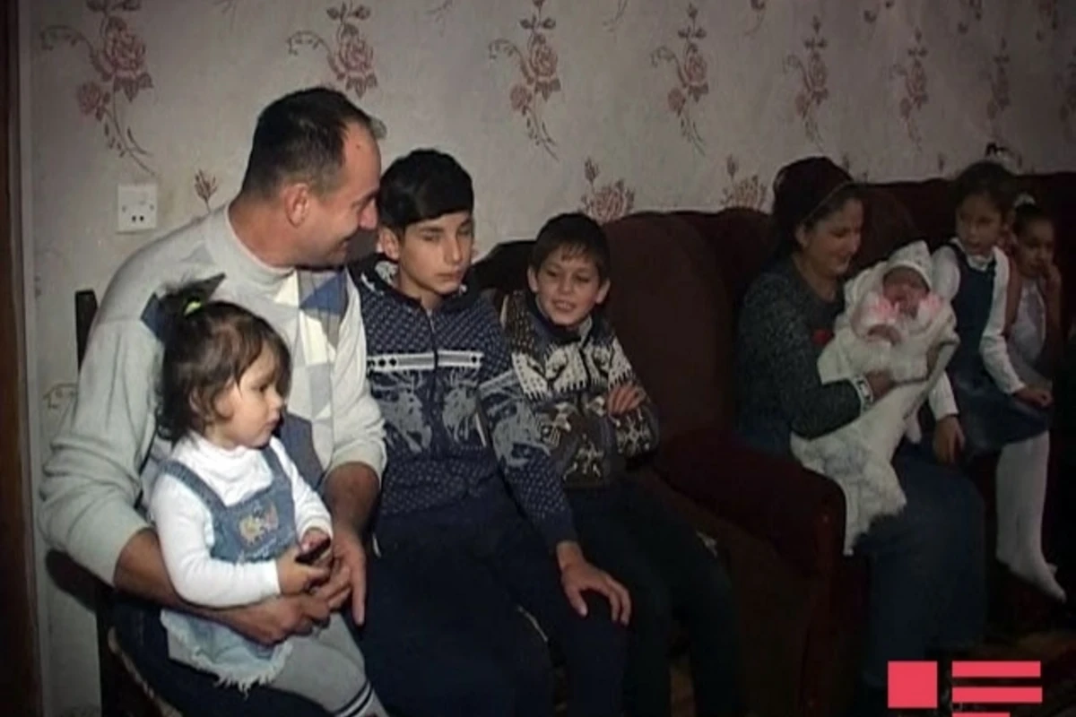 14-cü uşağı olan azərbaycanlı ata: Bizi dost-tanışın yanında utandırdılar (FOTO)
