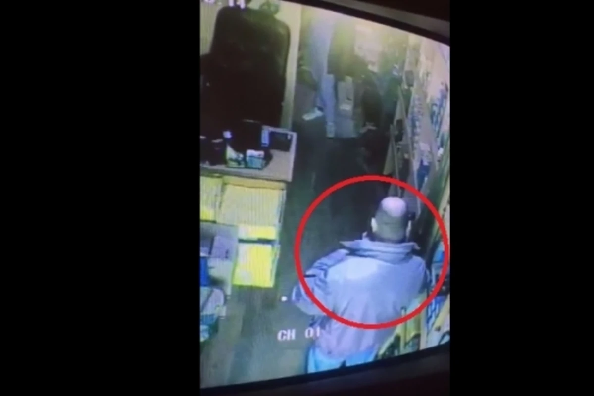 На авторынке в Баку вор попал на камеру (видео)