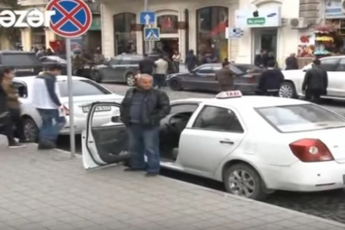 Taksi sürücüsünə belə tələ qurdular: Ağlasığmaz qarət - VİDEO Taksi sürücüsünə belə tələ qurdular: Ağlasığmaz qarət - VİDEO