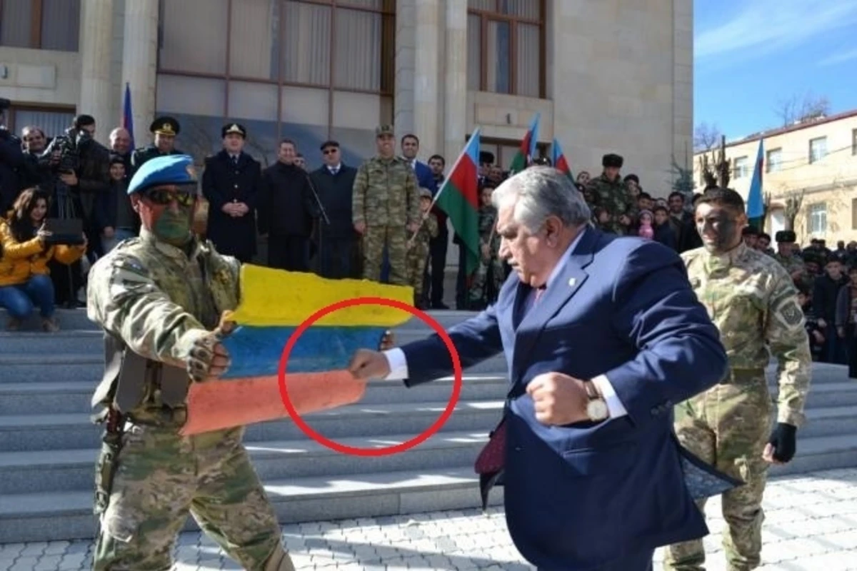 Глава ИВ сломал флаг Армении вдребезги (видео)