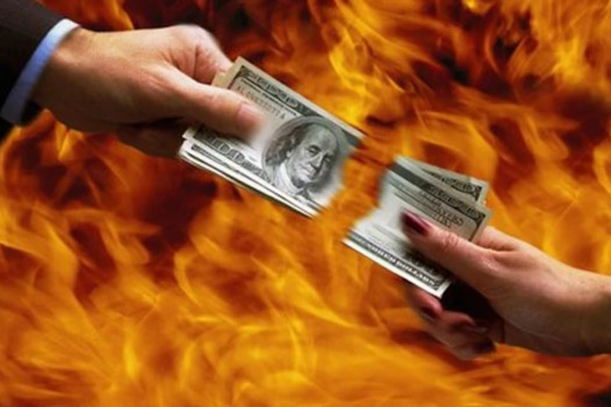 Dollar 1,78 manatı keçdi Dollar 1,78 manatı keçdi