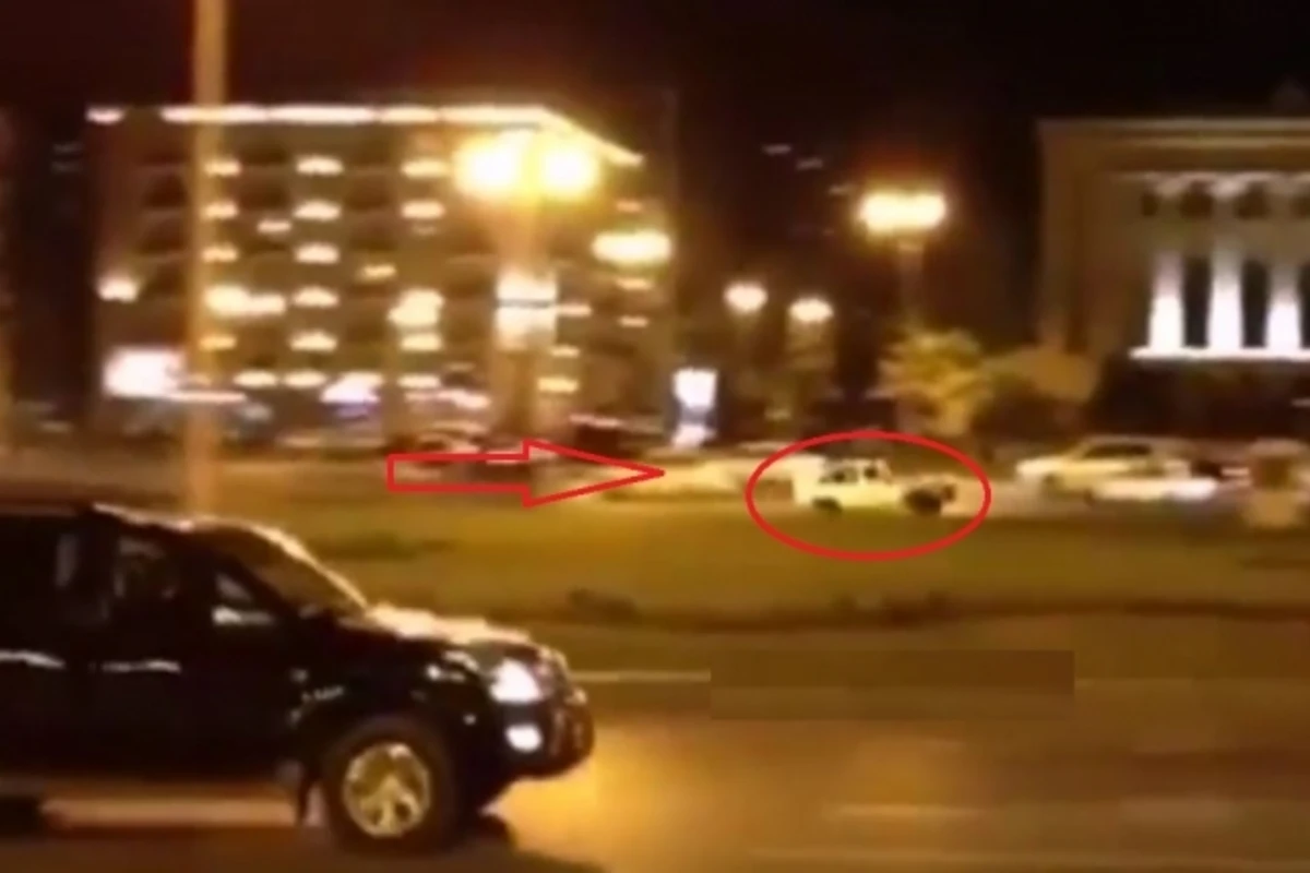 Автохулиган показал опасное шоу в центре Баку (видео)