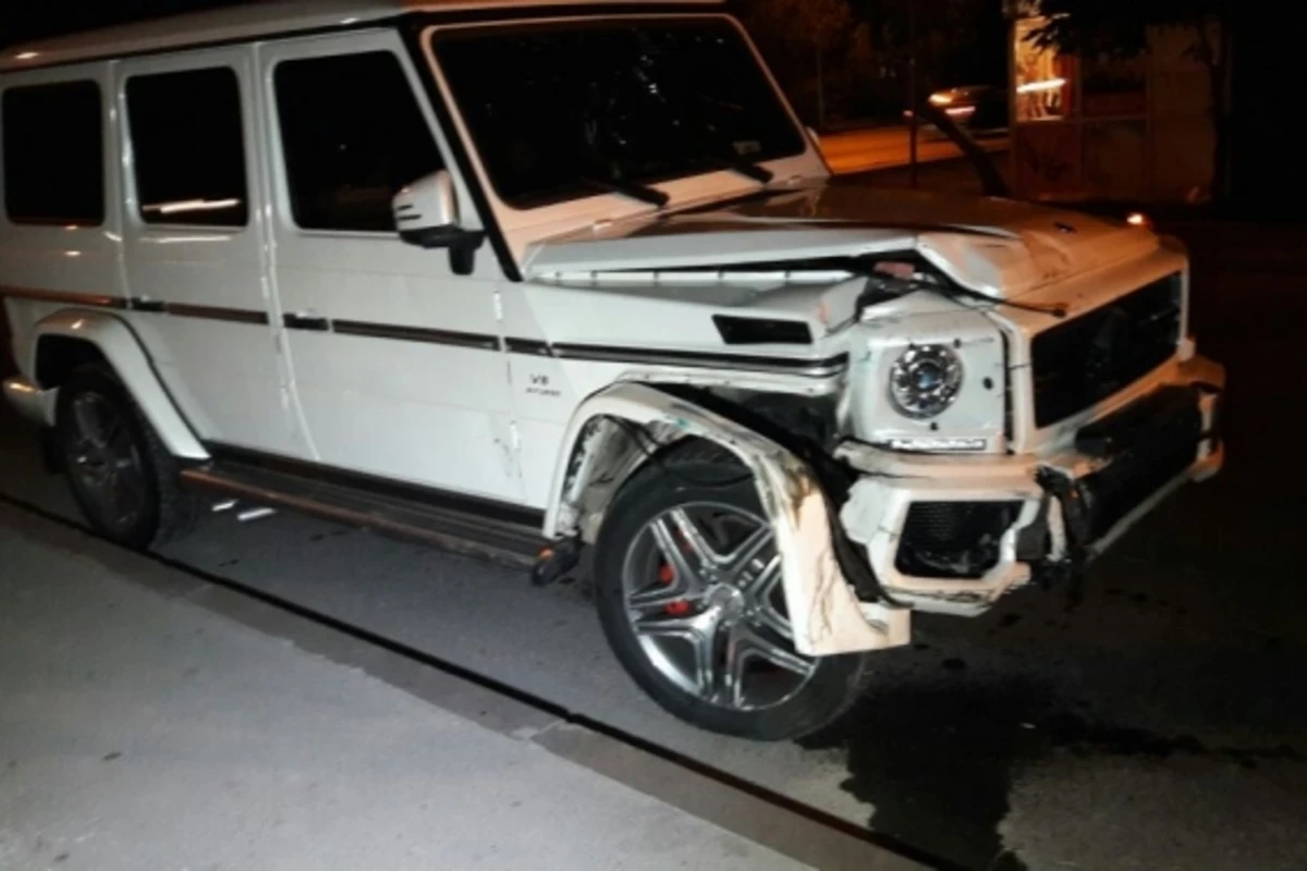 В Баку сын начальника полиции на Gelandewagen совершил аварию