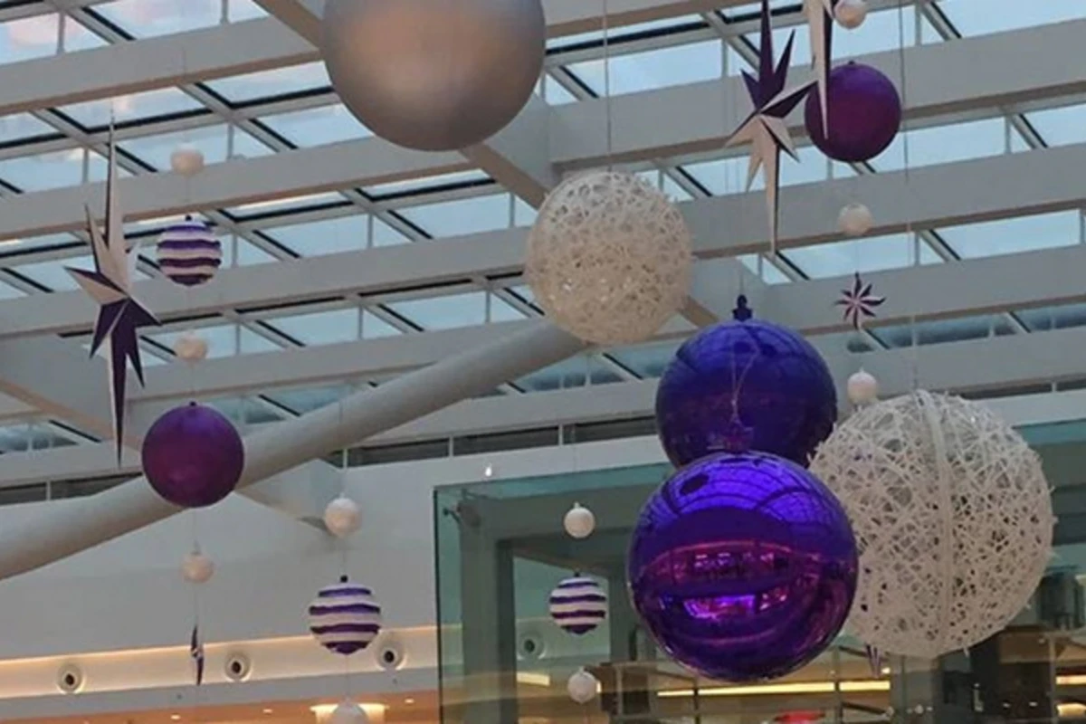 Тревожные моменты в Ganjlik Mall: с потолка сорвались огромные шары (фото)