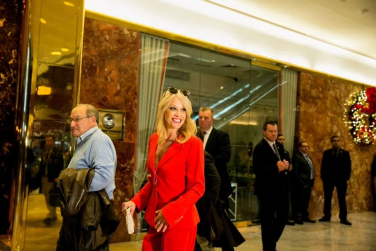 Советник Трампа пришла на вечеринку в костюме супервумен (фото)