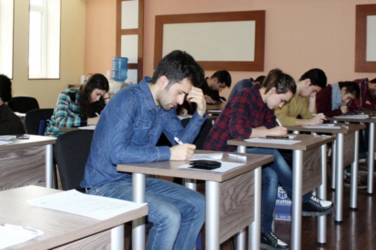 Азербайджанским студентам помогут с работой