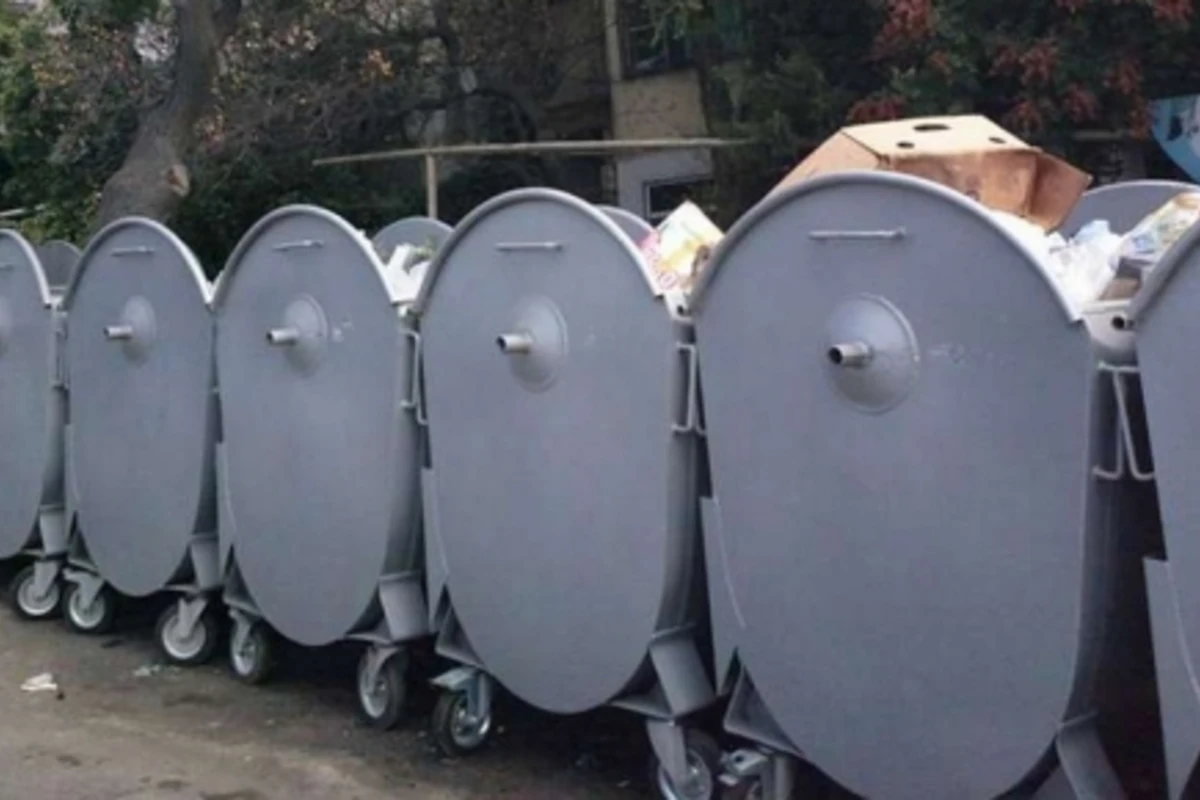 Bakıda zibillikdə yeni doğulmuş körpə tapılıb Bakıda zibillikdə yeni doğulmuş körpə tapılıb