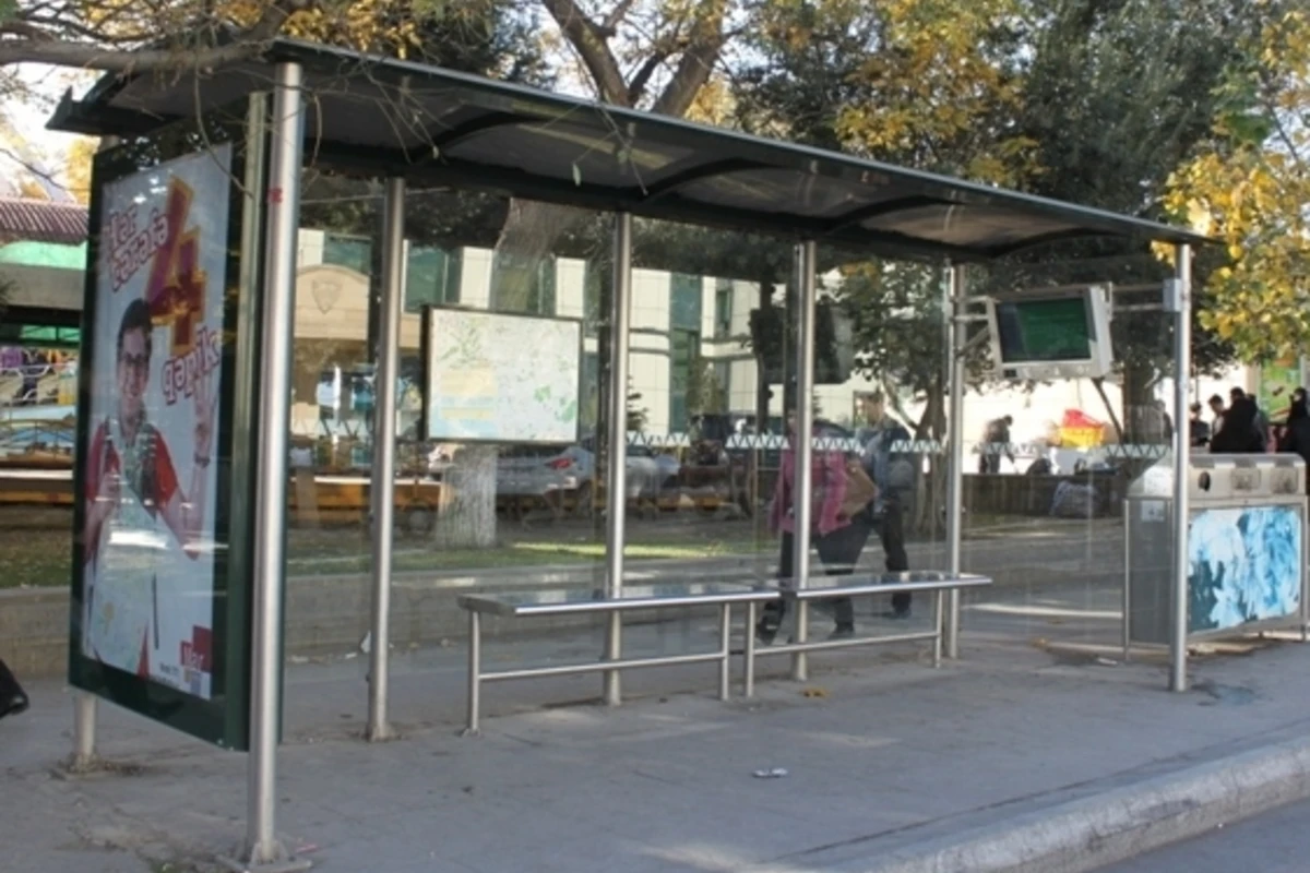 На остановках в Баку появятся новые знаки