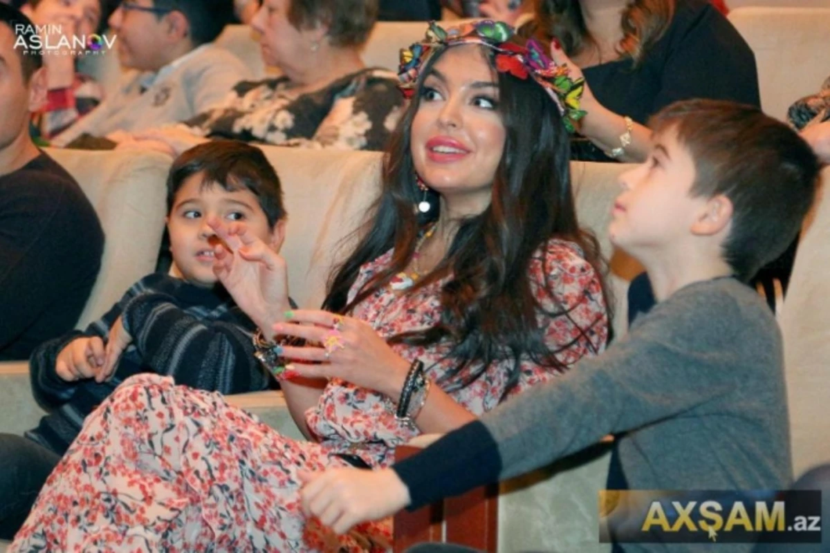 Leyla Əliyeva əkizləri ilə konsertdə (FOTO)