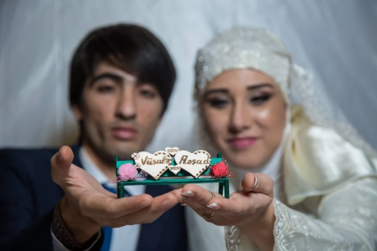 Bakıda internatda böyüyən gənclərə jest: pulsuz toy və cehiz (FOTO, VİDEO)