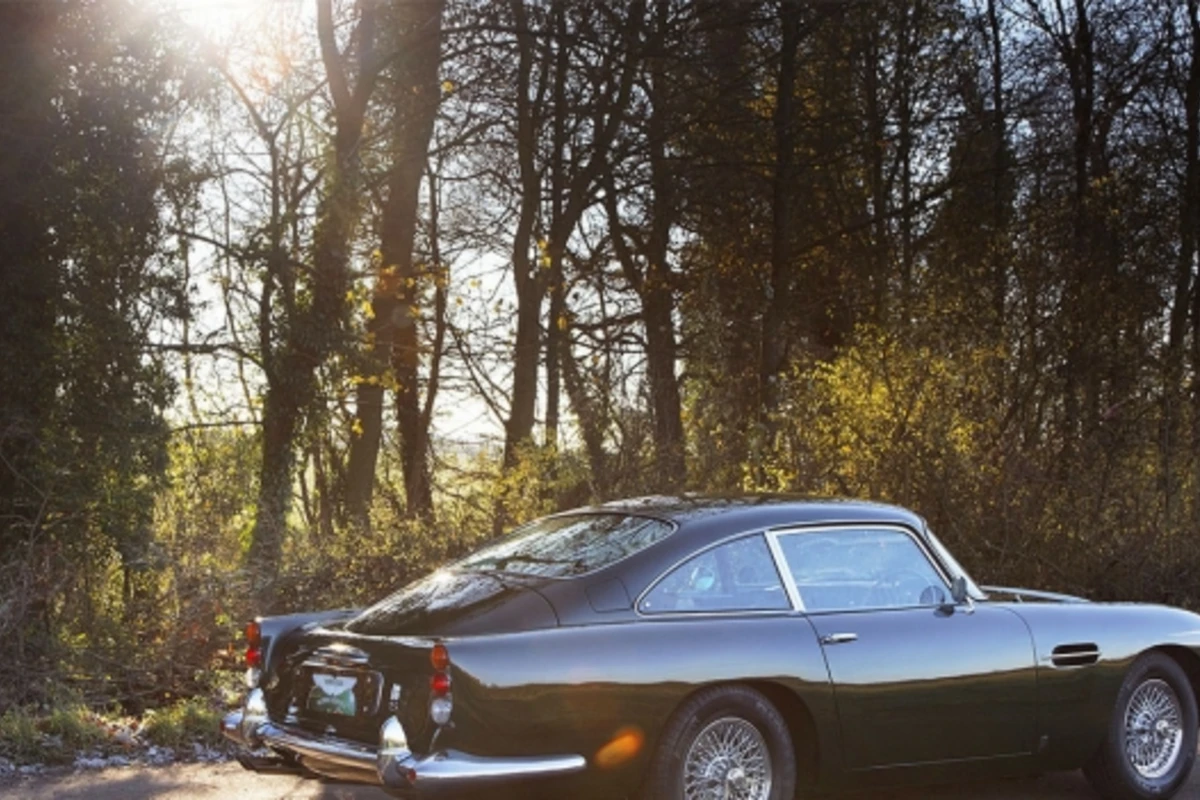 В лесу нашли брошенный Aston Martin стоимостью $500 тыс. (фото)