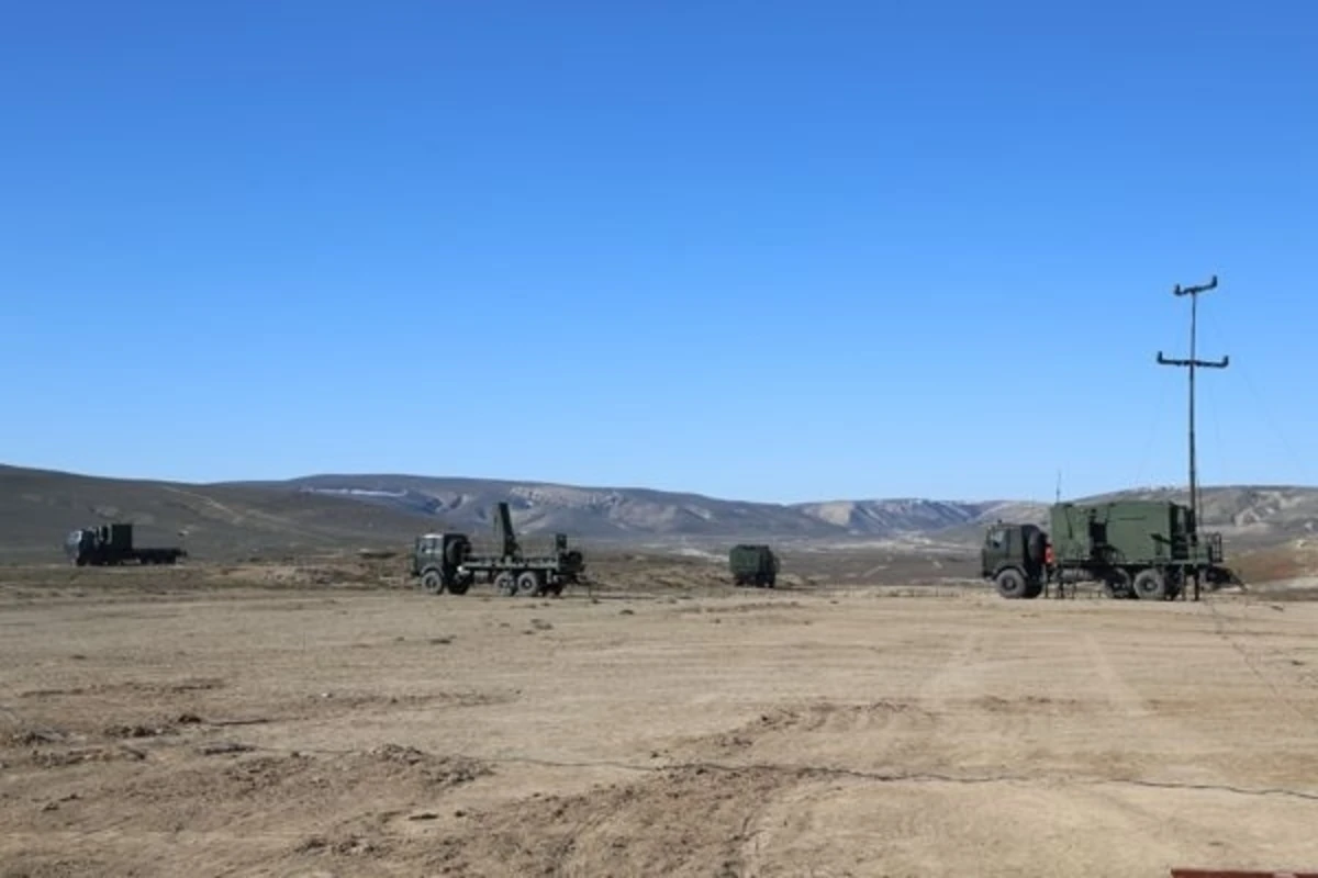 Азербайджанские военнослужащие выполнили боевые стрельбы: дан сигнал тревоги (видео)