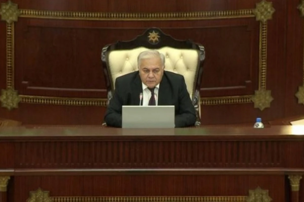 Deputatlar tətilə çıxıb Deputatlar tətilə çıxıb