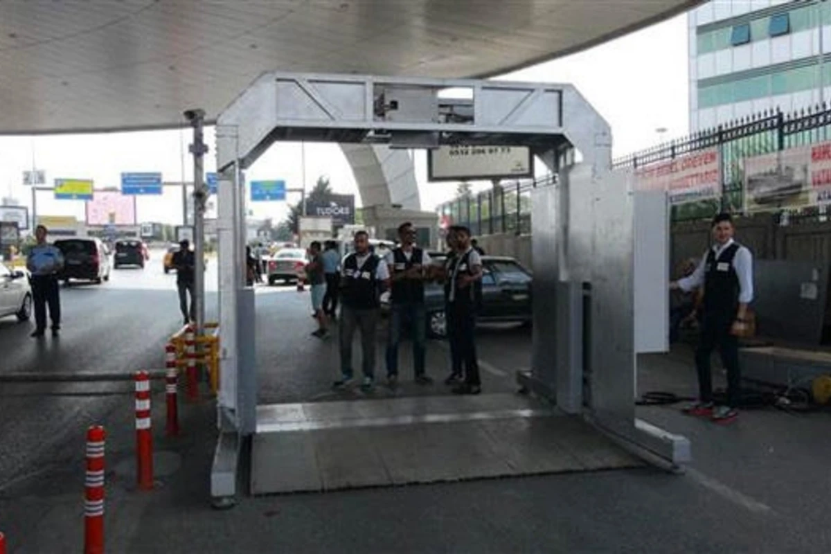 Türkiyədə hava limanında həyəcan: Üstümdə bomba var