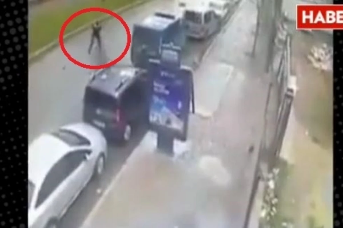Героический поступок полицейского, погибшего во время теракта в Измире попал на камеру (видео)