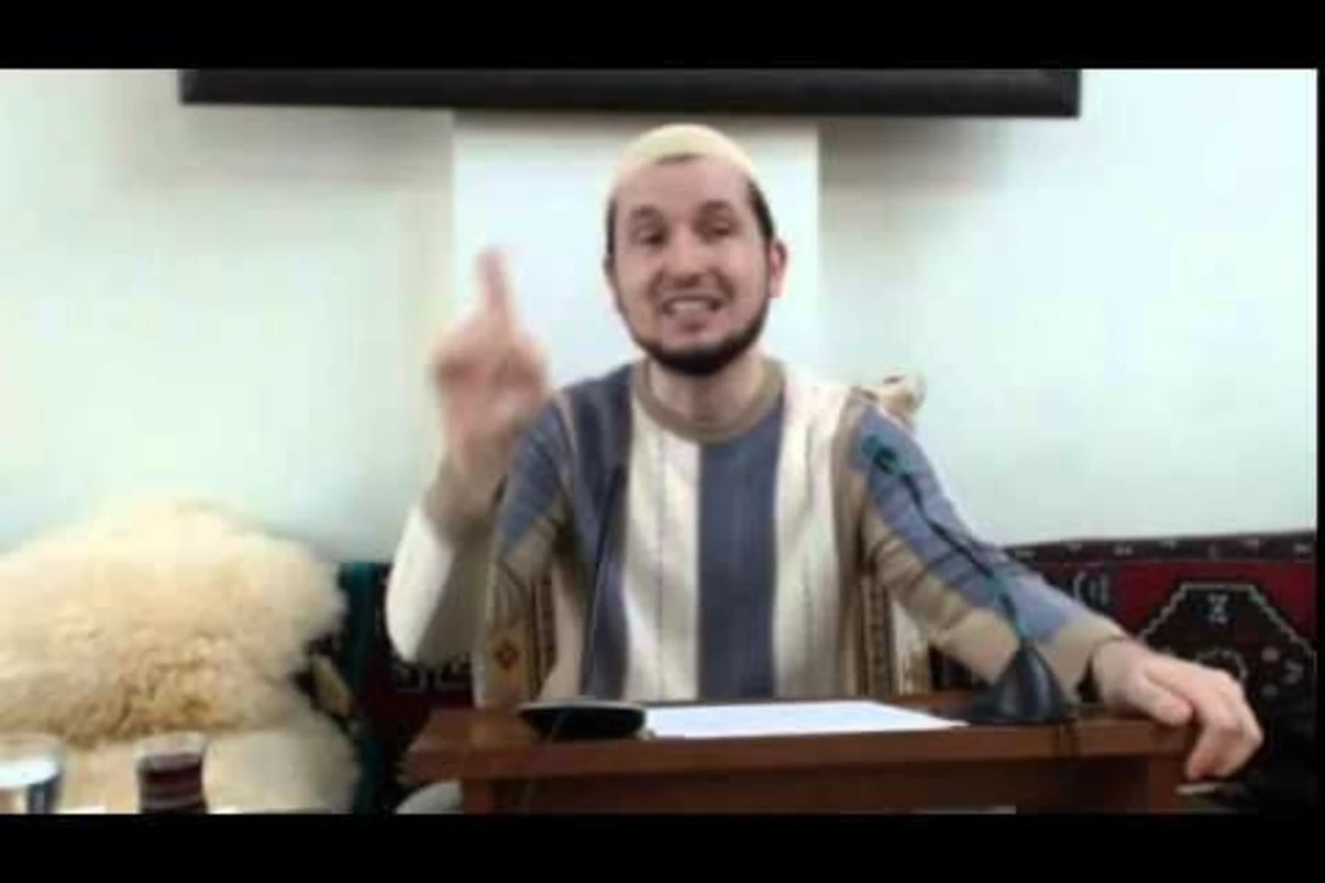 “Gündə 5 dəfə namaz qılırlar amma...” (VİDEO) “Gündə 5 dəfə namaz qılırlar amma...” (VİDEO)